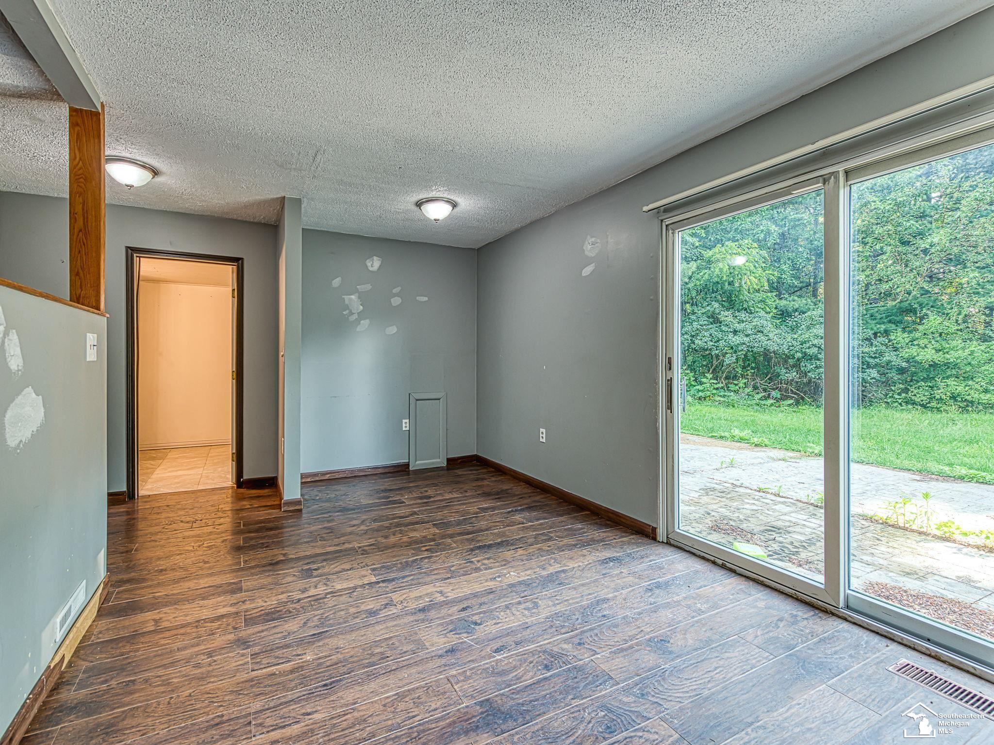 3375 Clinton Way Jackson, MI 49201 - Photo 16 of 37 50179983-63028262-79f2-4996-ada9-a10c13c5f9d9.JPG