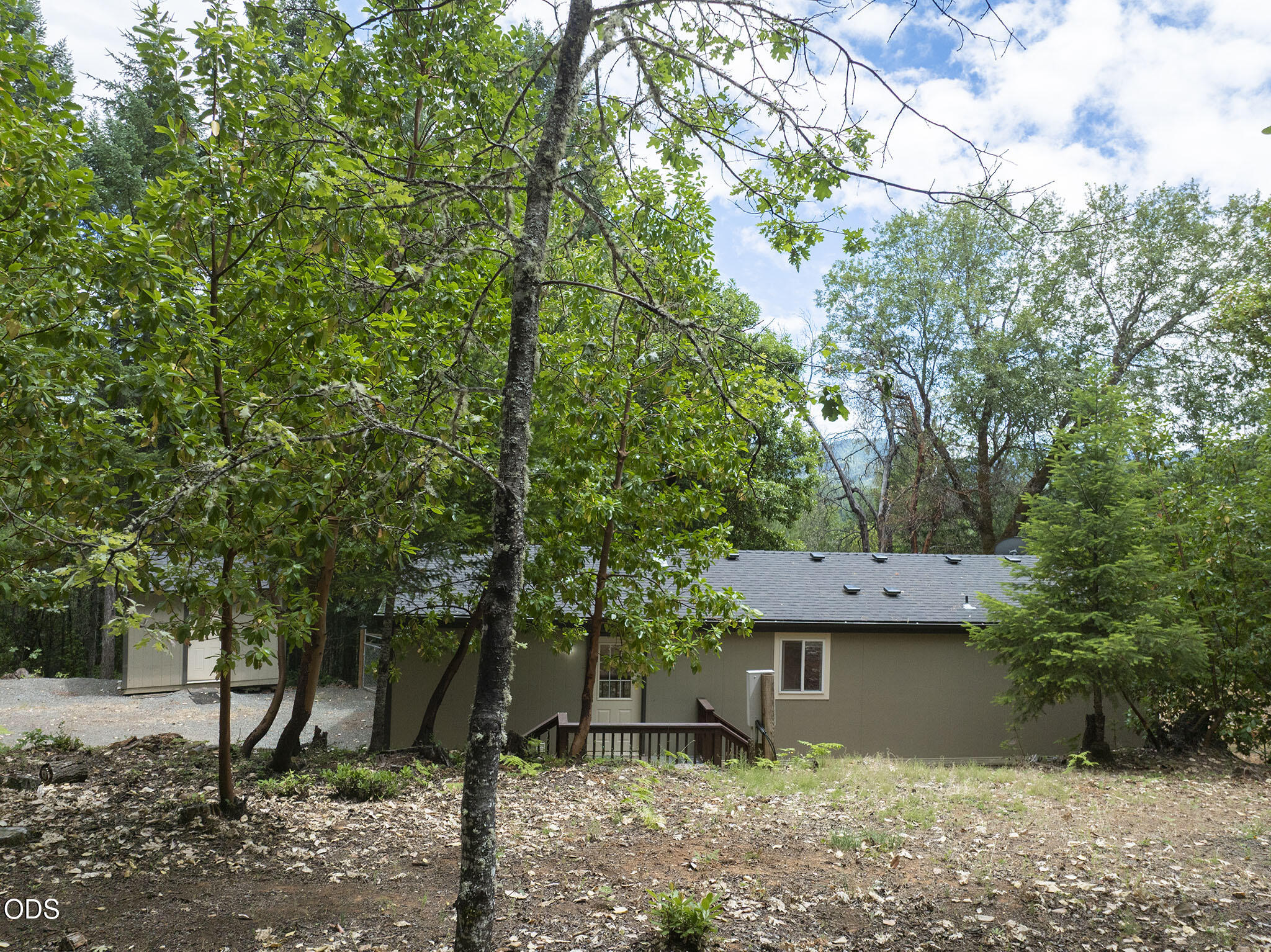 308 Limpy Creek Road Grants Pass, OR 97527 - Photo 3 of 50