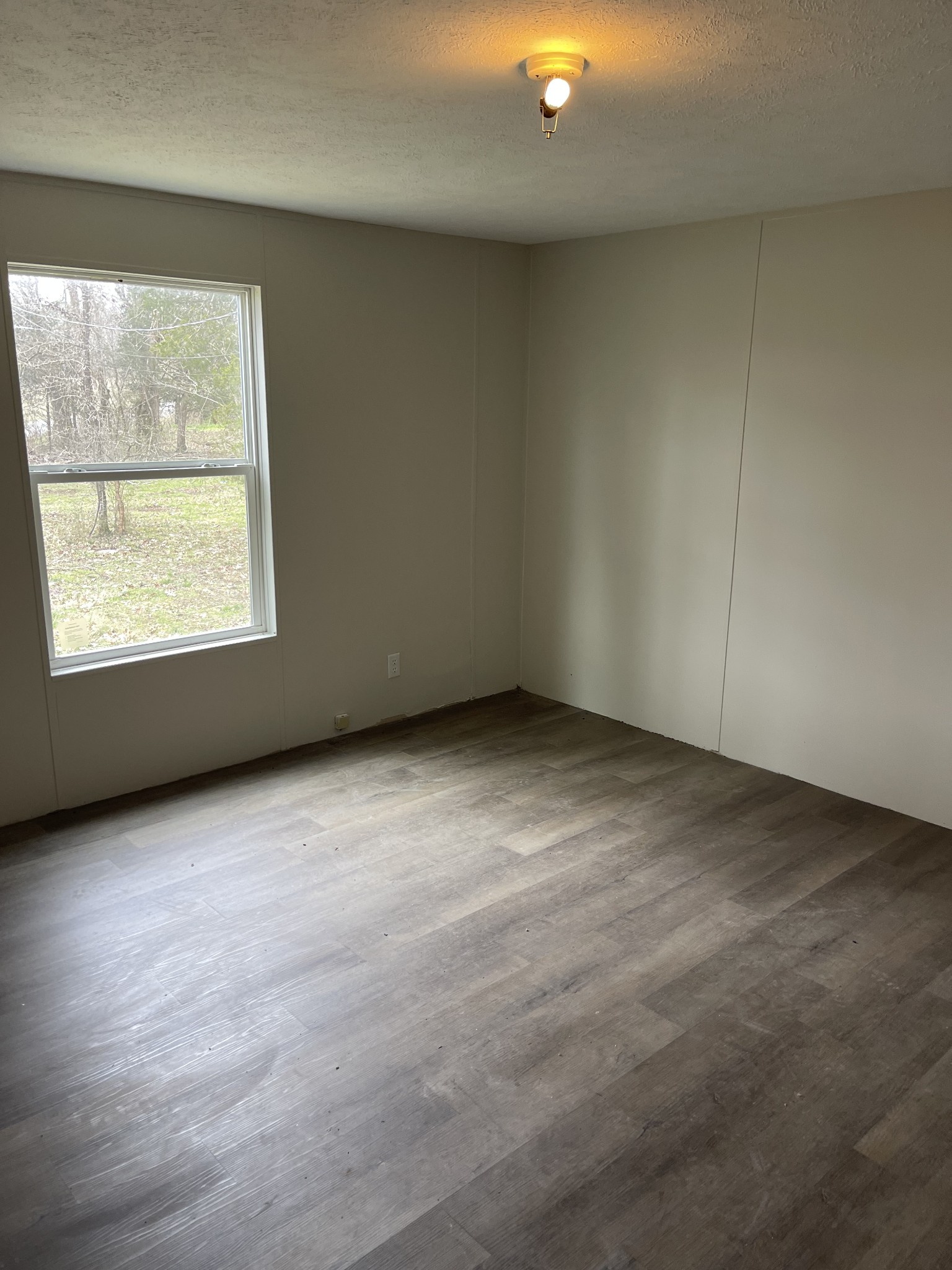 120 March Mill Road Fayetteville, TN 37334 - Photo 19 of 21 an empty room with a window
