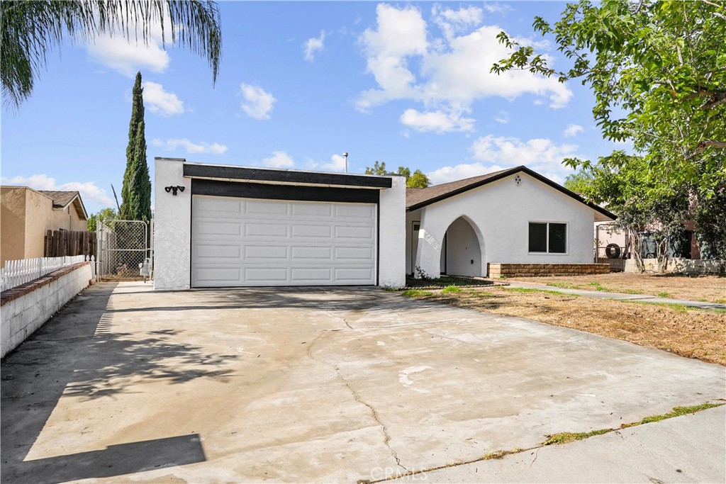 527 West 10th Street Perris, CA 92570 - Photo 8 of 62