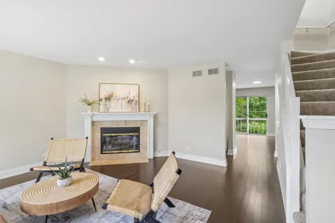 $369,000 | 856 West St Johns Place, Palatine, IL 60067