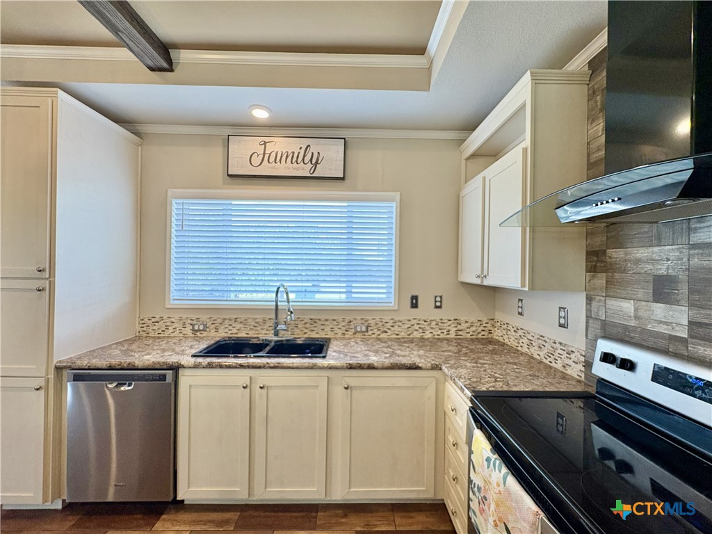 259 Hambleton Road Victoria, TX 77905 - Photo 16 of 37 Kitchen