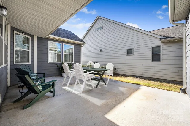 a view of a house with a big yard