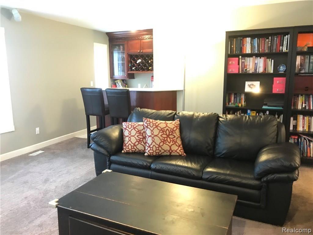 875 Hampton Circle Rochester Hills, MI 48307 - Photo 21 of 47
