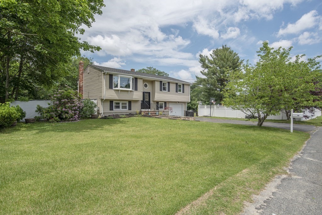 90 Nicholas Road Raynham, MA 02767 - Photo 3 of 42 Gallery Image 3