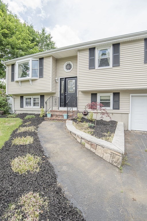 90 Nicholas Road Raynham, MA 02767 - Photo 4 of 42 Gallery Image 4