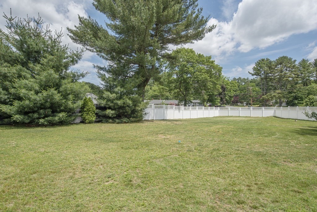 90 Nicholas Road Raynham, MA 02767 - Photo 9 of 42 Gallery Image 9