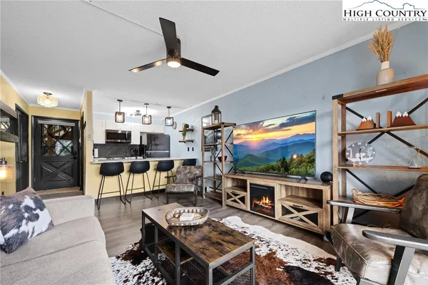 $185,500 | 101 Mid Holiday Lane, Unit E218, Beech Mountain, NC 28604
