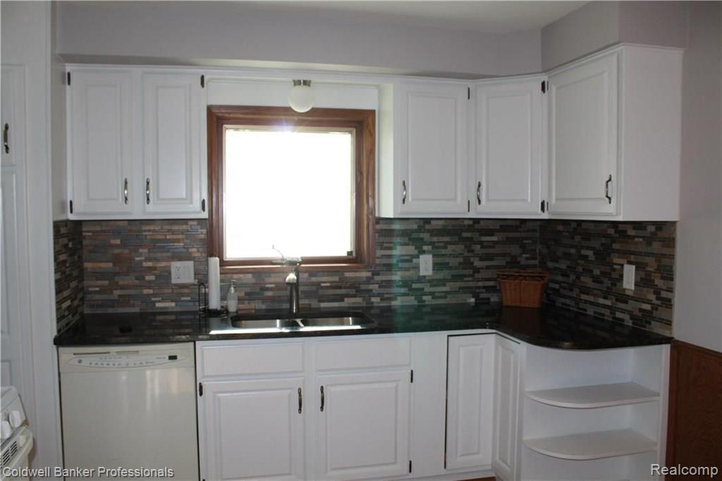 2330 Oklahoma Court Rochester Hills, MI 48309 - Photo 6 of 28
