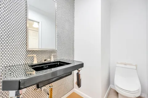 $1,324,999 | 386 Mill Road, Westhampton, NY 11977