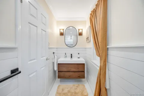 $1,324,999 | 386 Mill Road, Westhampton, NY 11977