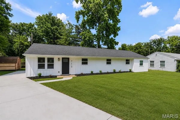$359,900 | 715 Westchester Court, Kirkwood, MO 63122