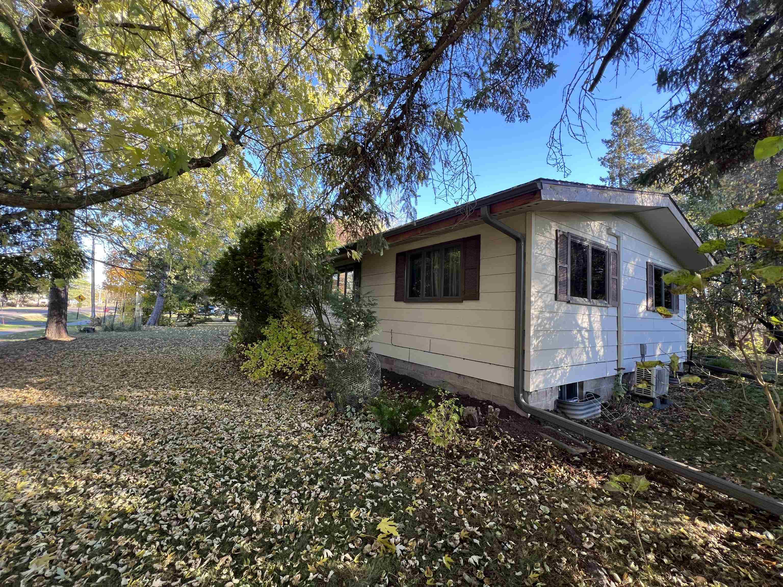 202 North 58th Street Superior, WI 54880 - Photo 3 of 30 View of side of home with an ac unit