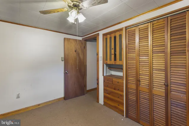 a view of walk in closet