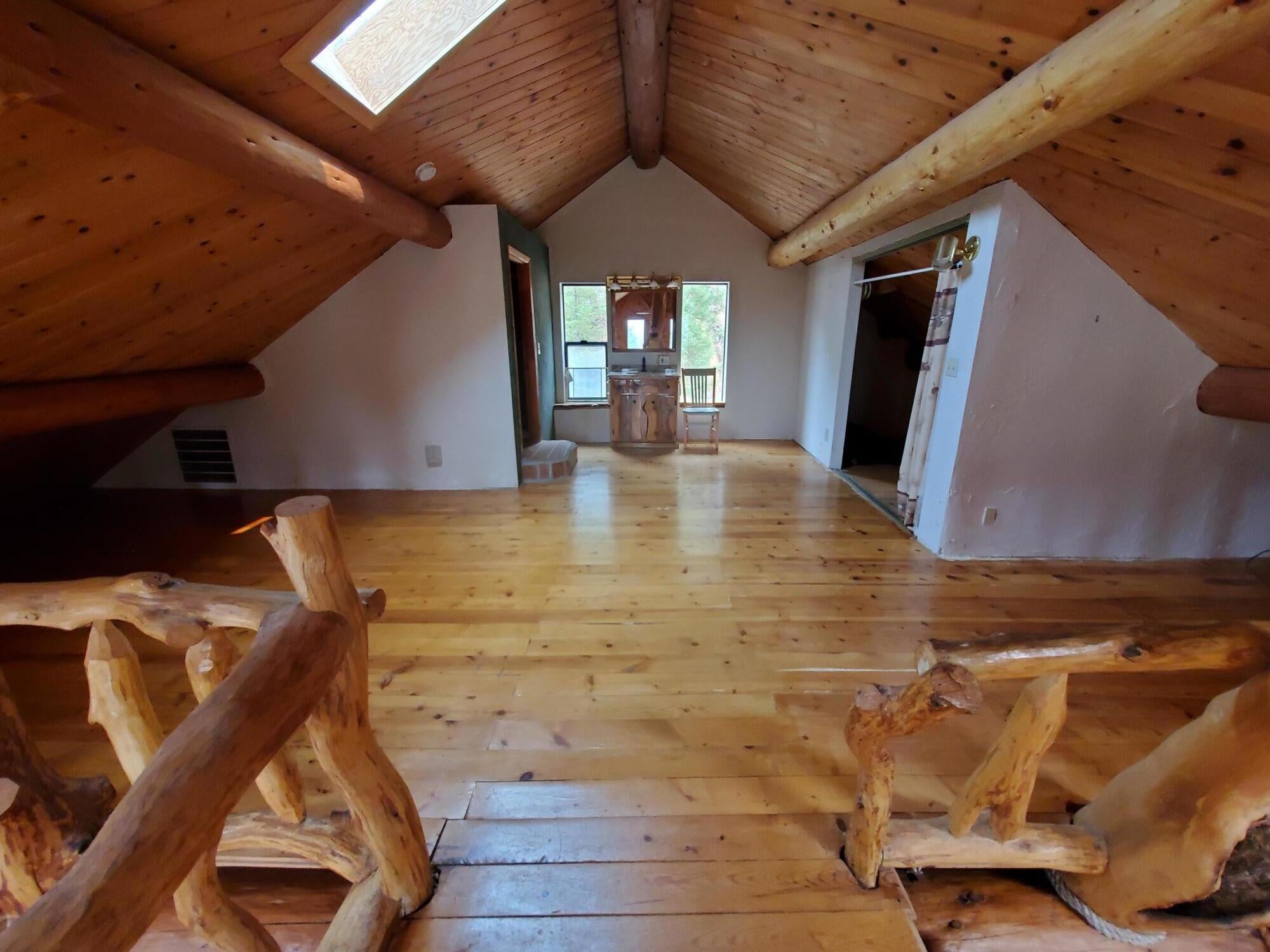 150 Rattlesnake Road Glendale, OR 97442 - Photo 27 of 67 Primary Master Loft Bedroom