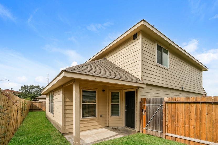 8506 Middleton Oaks Circle Houston, TX 77028 - Photo 4 of 15