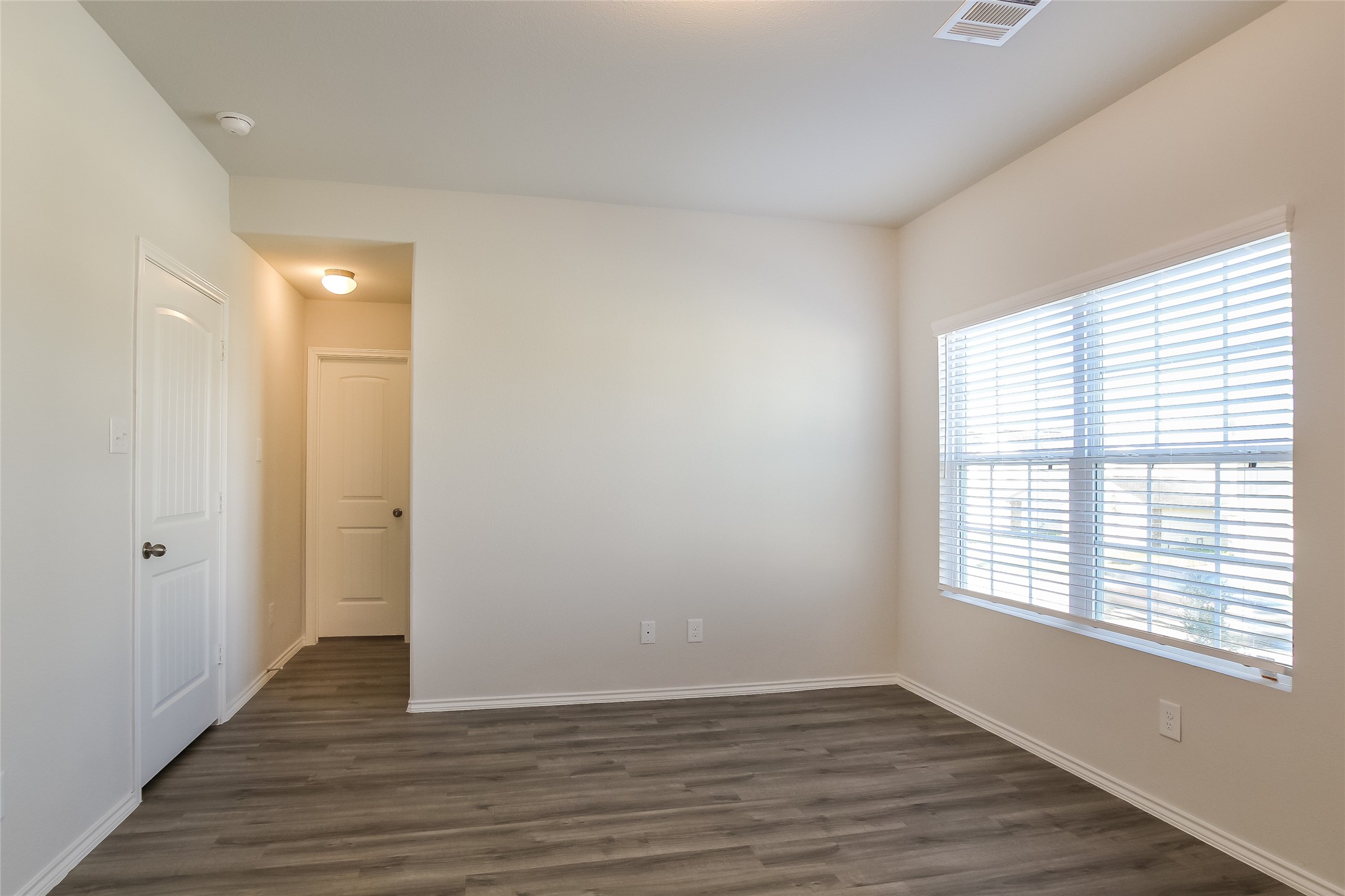 8506 Middleton Oaks Circle Houston, TX 77028 - Photo 8 of 15