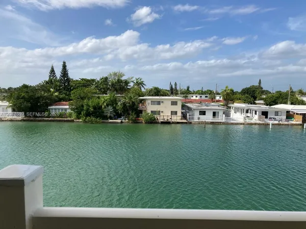 $2,350 | 7900 Tatum Waterway Drive, Unit 305, Miami Beach, FL 33141