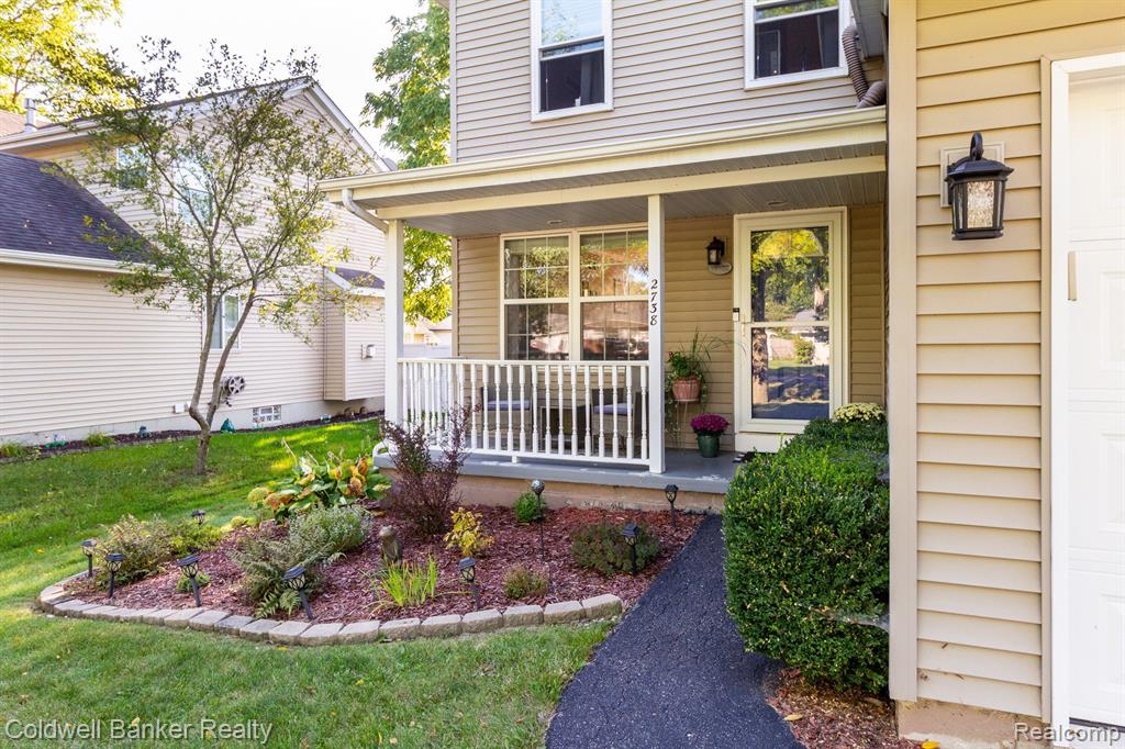 2738 Emmons Avenue Rochester Hills, MI 48307 - Photo 3 of 44