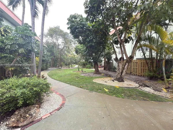 $169,000 | 805 West Oakland Park Boulevard, Unit D19, Oakland Park, FL 33311