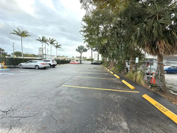 $169,000 | 805 West Oakland Park Boulevard, Unit D19, Oakland Park, FL 33311