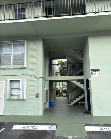 $169,000 | 805 West Oakland Park Boulevard, Unit D19, Oakland Park, FL 33311