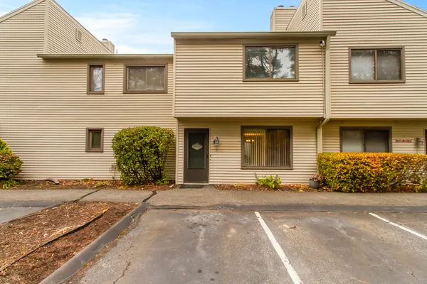 $420,000 | 1 Horizon Drive, Unit 2, Norwalk, CT 06854