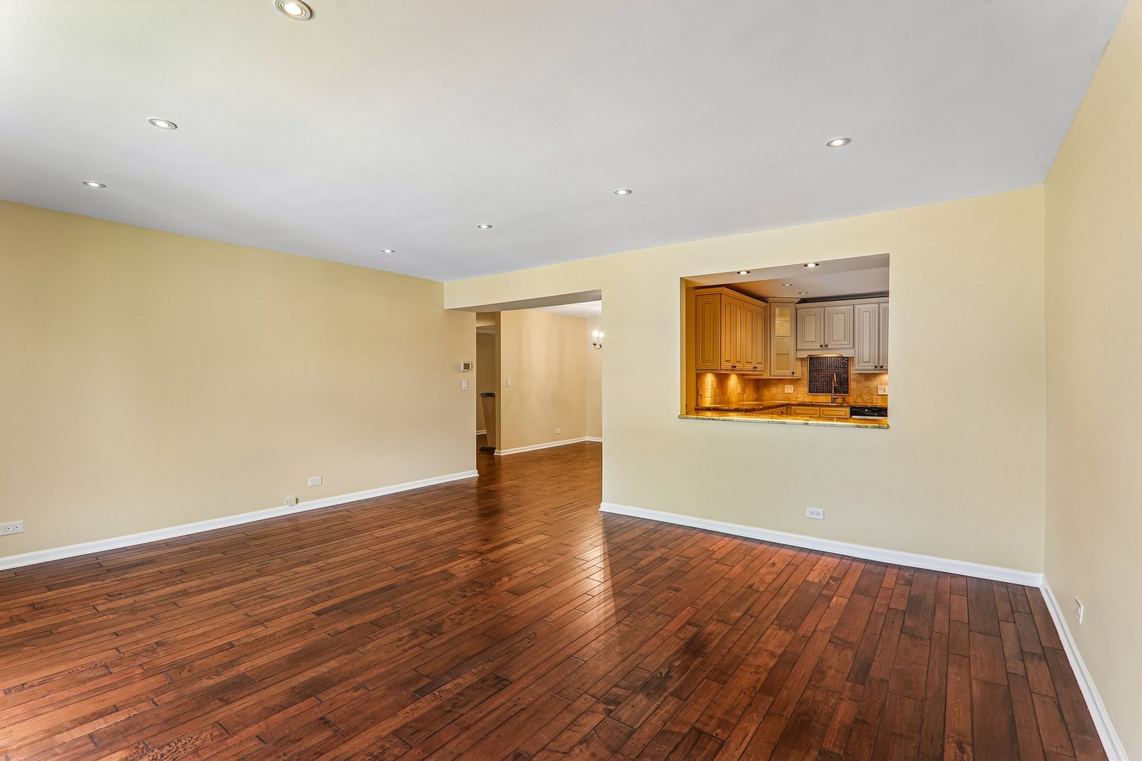 3950 Dundee Road, Unit 203 Northbrook, IL 60062 - Photo 10 of 35 Gallery Image 10