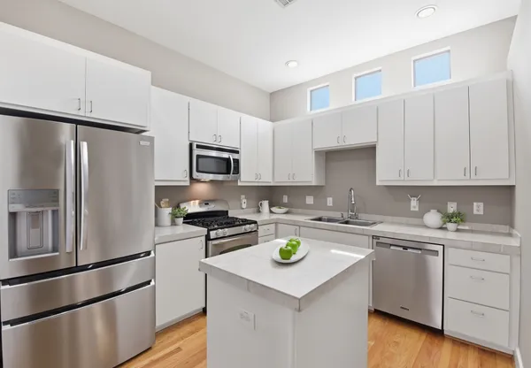 $233,000 | 8715 Meadowcroft Drive, Unit 502, Houston, TX 77063