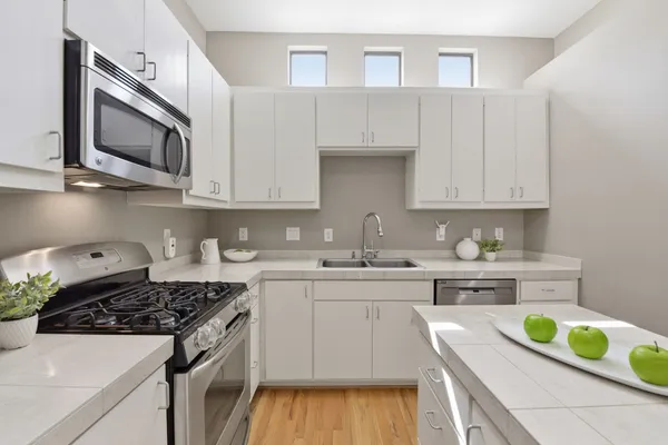 $233,000 | 8715 Meadowcroft Drive, Unit 502, Houston, TX 77063