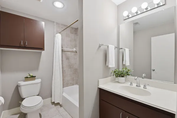 $233,000 | 8715 Meadowcroft Drive, Unit 502, Houston, TX 77063