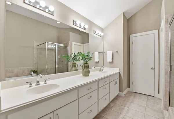 $233,000 | 8715 Meadowcroft Drive, Unit 502, Houston, TX 77063