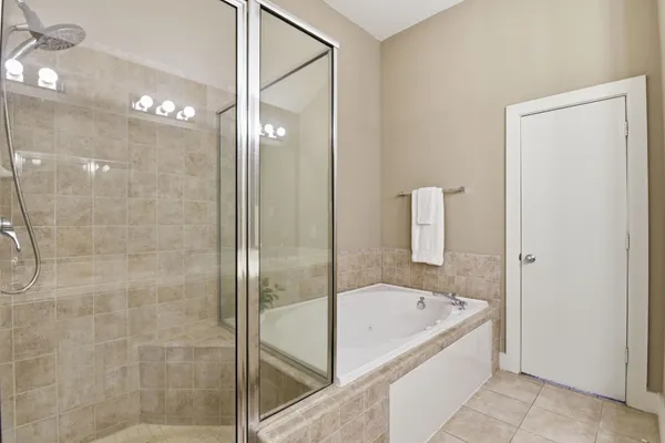 $233,000 | 8715 Meadowcroft Drive, Unit 502, Houston, TX 77063
