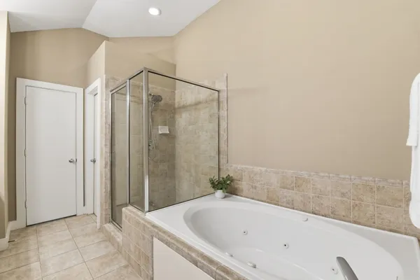 $233,000 | 8715 Meadowcroft Drive, Unit 502, Houston, TX 77063