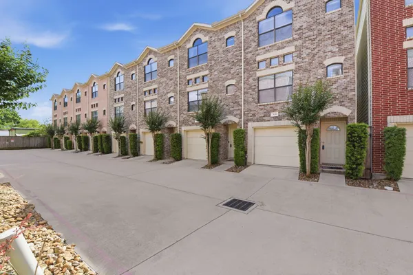 $233,000 | 8715 Meadowcroft Drive, Unit 502, Houston, TX 77063