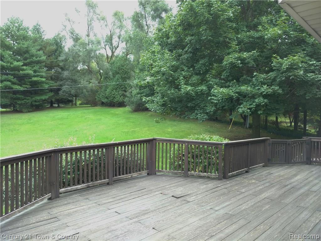 217 Whims Court Rochester, MI 48306 - Photo 24 of 27 IMG_20161003_120606397.jpg