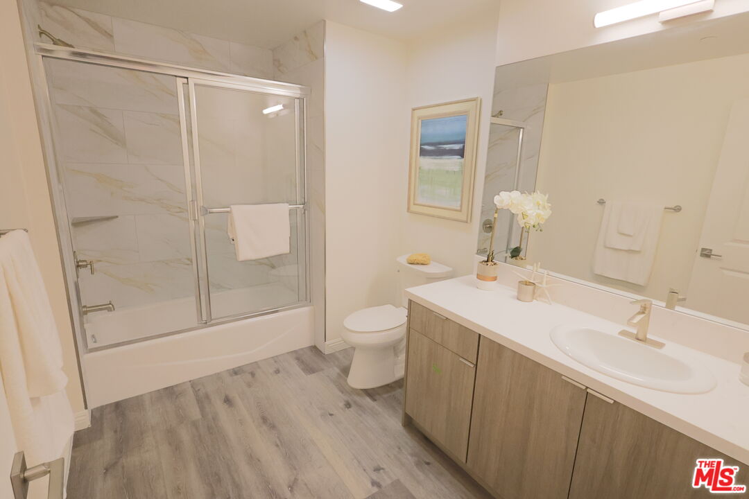 10132 Commerce Avenue Tujunga, CA 91042 - Photo 7 of 38