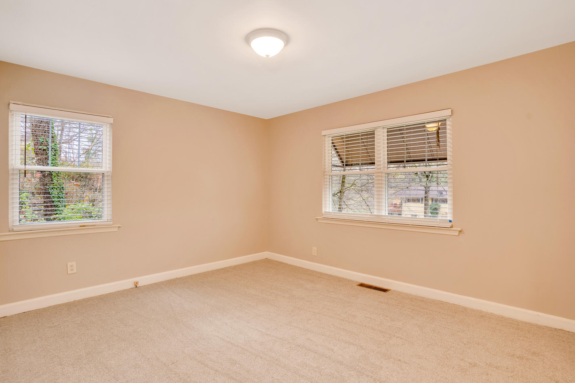 709 Oxford Road Chattanooga, TN 37405 - Photo 20 of 55 709-Oxford-Rd-MLS-Photos-25