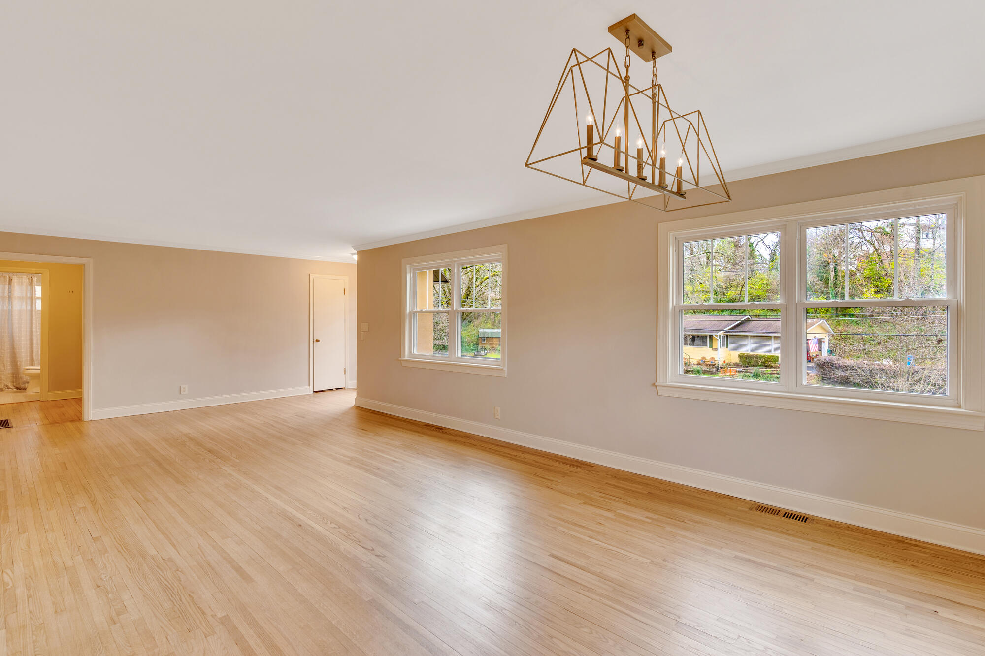 709 Oxford Road Chattanooga, TN 37405 - Photo 5 of 55 709-Oxford-Rd-MLS-Photos-8