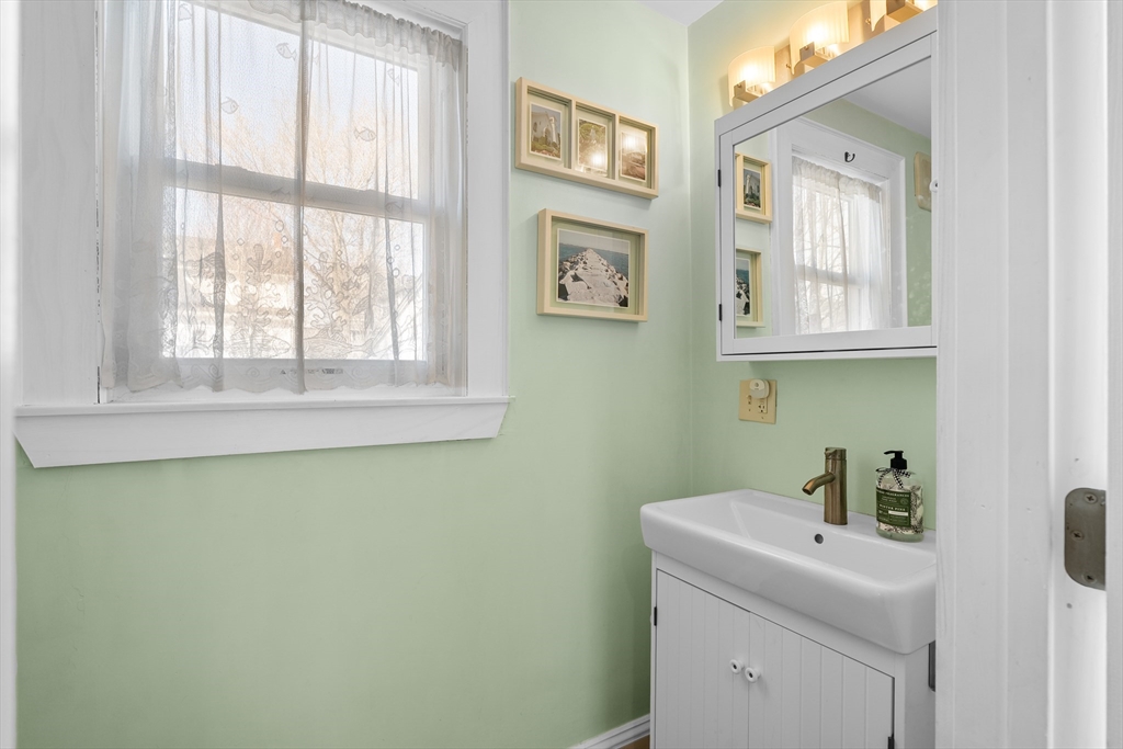 33 Virginia Road Quincy, MA 02169 - Photo 21 of 42