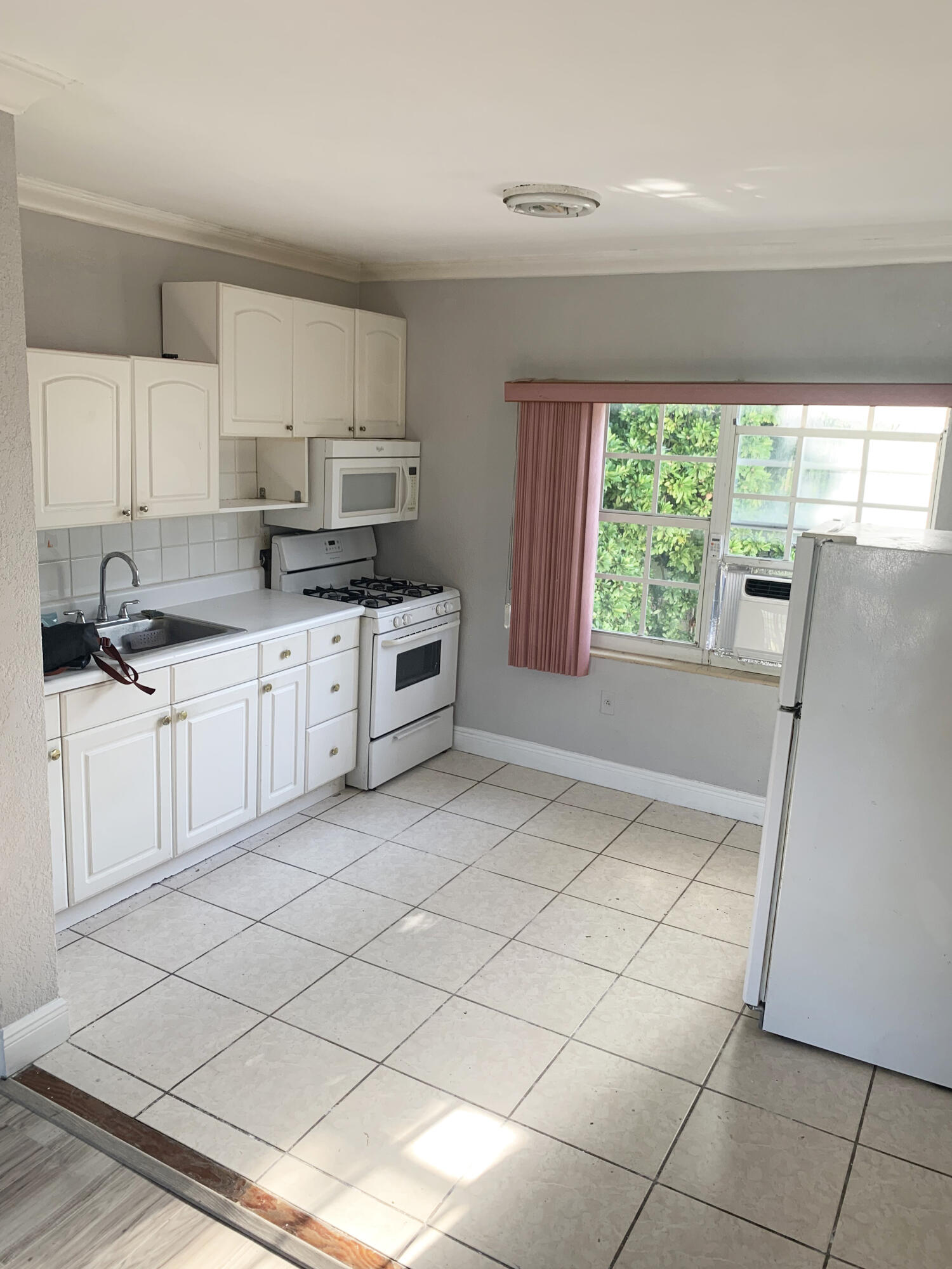 555 Southwest 16th Avenue, Unit 13 Miami, FL 33135 - Photo 3 of 8 3