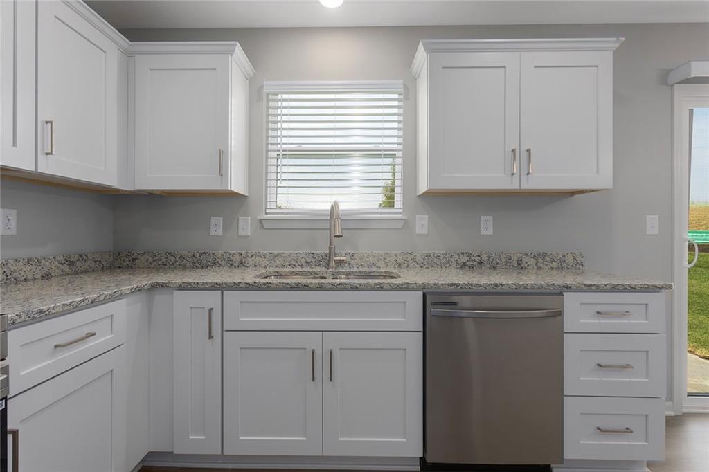 607 Foxglove Lane Raymore, MO 64083 - Photo 11 of 27