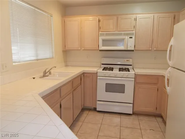 $1,425 | 1825 Cutlass Drive, Henderson, NV 89014