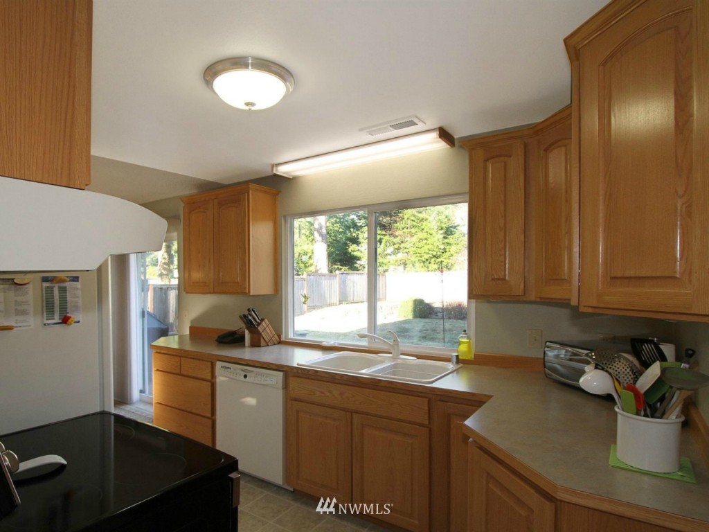 14620 Southeast 140th Place Renton, WA 98059 - Photo 5 of 16 Gallery Image 5
