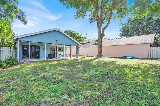 a view of a house with yard and tree s