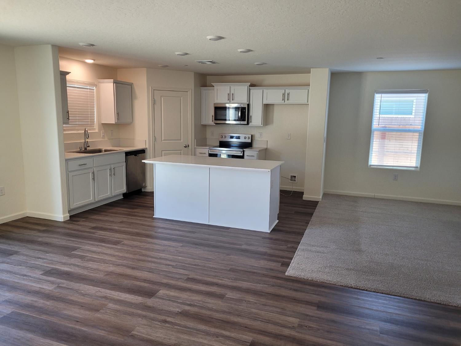 2012 Richard Avenue Sanger, CA 93657 - Photo 3 of 18