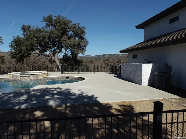 $1,499,999 | 118 Skipping Stone Lane, Concan, TX 78838