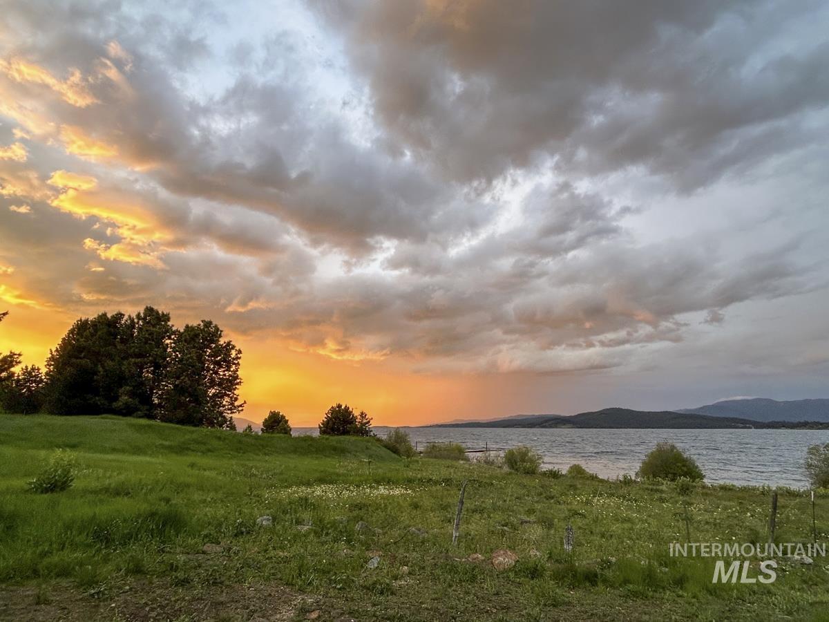 44 Pats Lane Cascade, ID 83611 - Photo 24 of 33 Colors of the Sunset