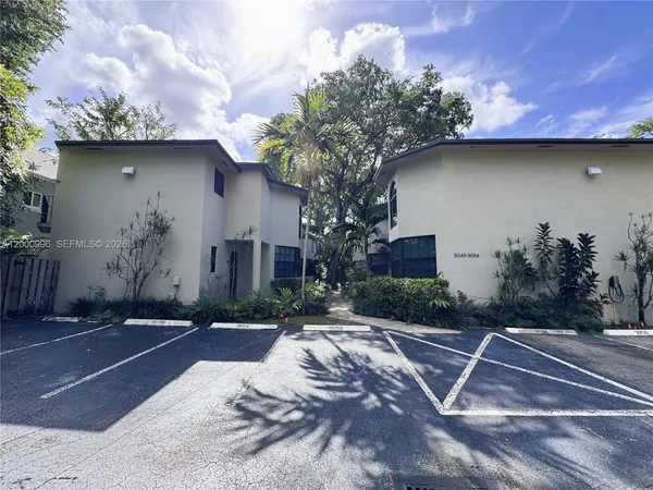 $4,200 | 3054 Center Street, Unit 3054, Miami, FL 33133