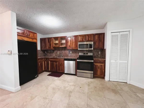 $4,200 | 3054 Center Street, Unit 3054, Miami, FL 33133
